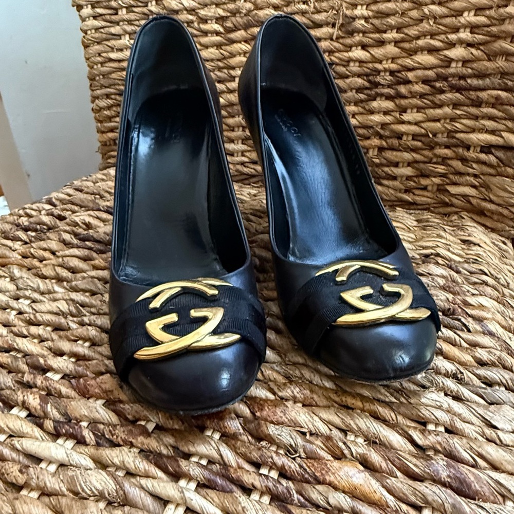 Classic Gucci gold buckle heels